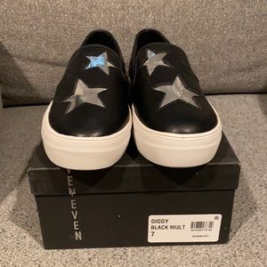 BNIB Steve Madden Giggy Slip-on sneaker 7w